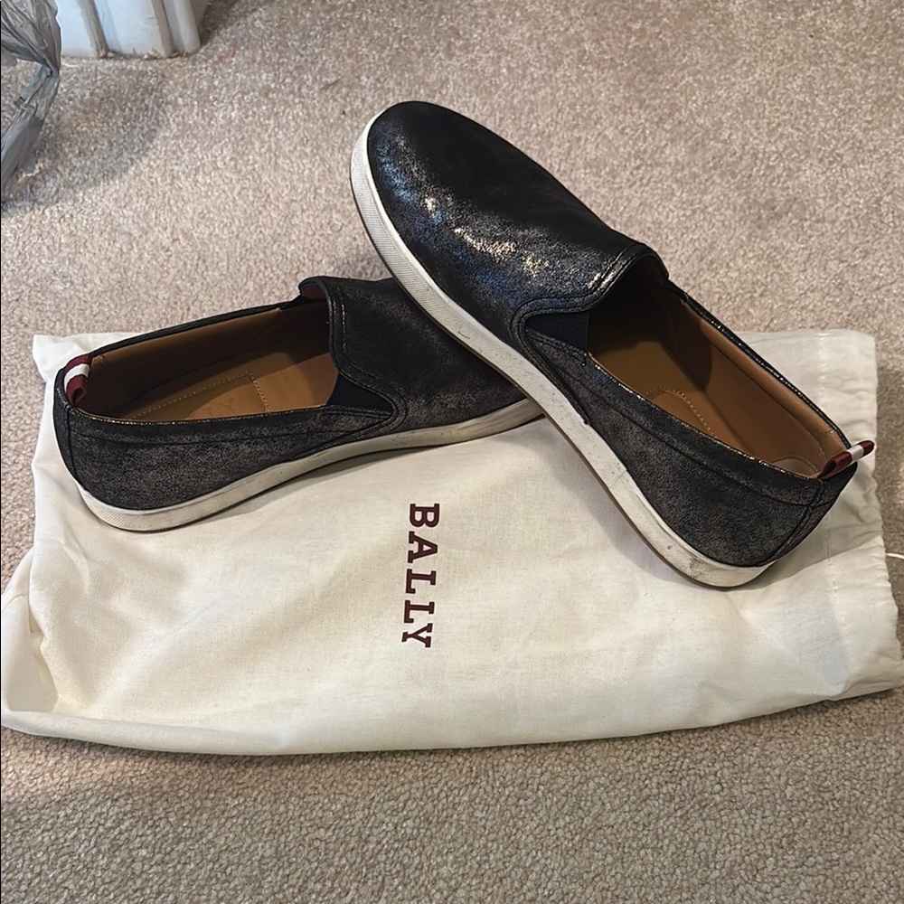 Bally Womens shiney grey Flats and Loafers with Leather Upper and Thick Sole
